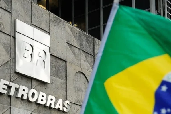 Petrobras Considera Distribuir 92% dos Lucros