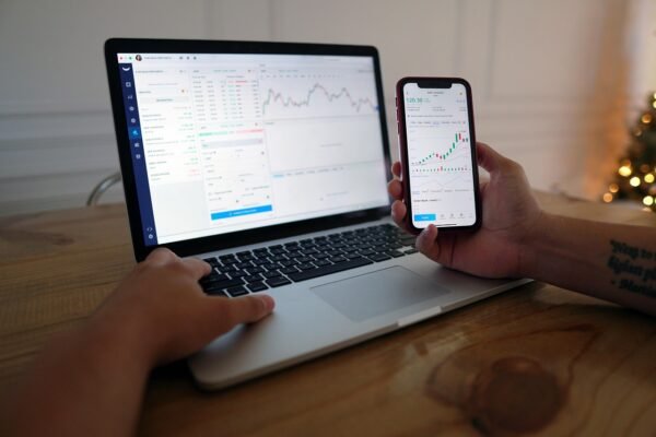 The Bias That Makes You Lose Money in the Stock Market